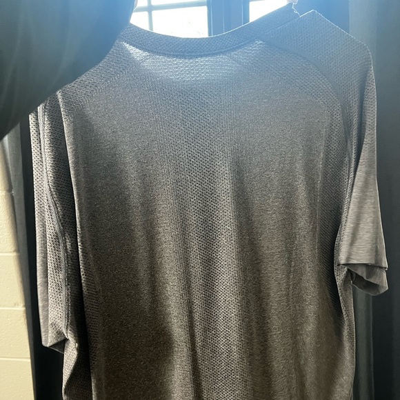 Lululemon Metal Vent Tech 2.0 - Picture 2 of 2